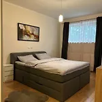 Three Borders דירה